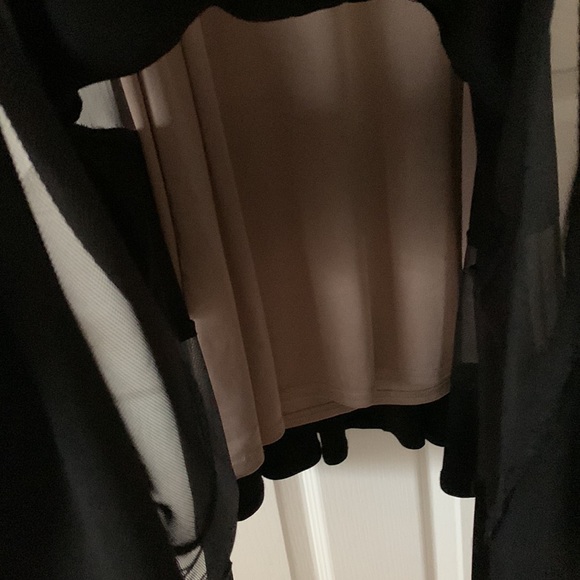 Black Dress. Size 6 - Picture 5 of 5